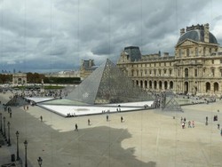 Ini Rasanya Masuk ke Rumah Lukisan Monalisa