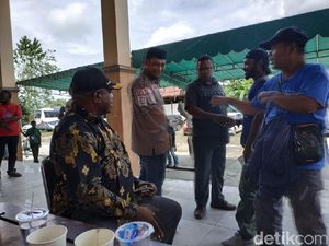 Pleno Rekapitulasi Suara Tingkat Kecamatan di Timika Akhirnya Digelar Terbuka Pleno Rekapitulasi Suara Tingkat Kecamatan di Timika Akhirnya Digelar Terbuka