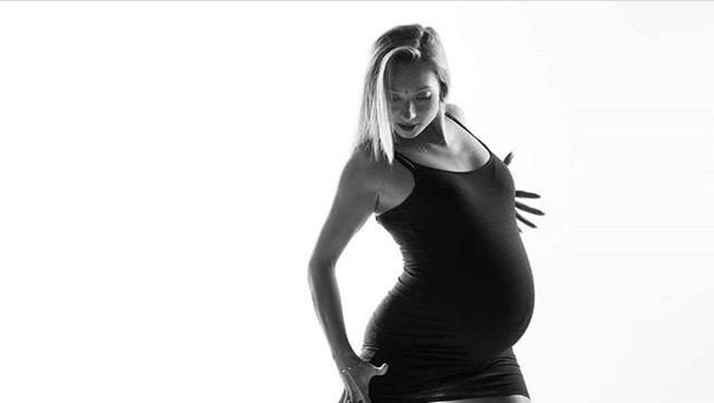 Potret Penari Tiang yang Sebut Melahirkan Bikin Dirinya Seksi Potret Penari Tiang yang Sebut Melahirkan Bikin Dirinya Seksi