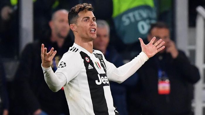 Cristiano Ronaldo disebut-sebut kesal karena Juventus disingkirkan Ajax Amsterdam dari Liga Champions. (Foto: Stuart Franklin/Getty Images)