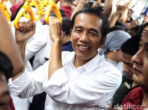 Momen Jokowi Naik MRT di Akhir Pekan