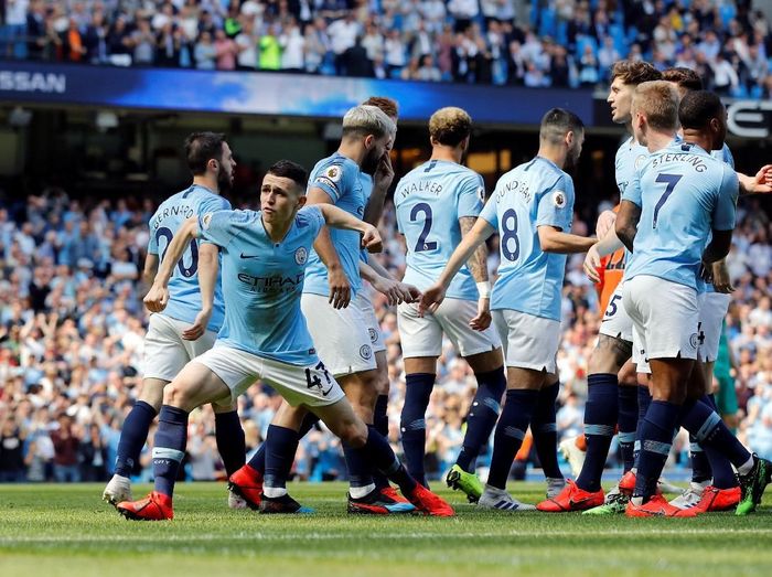 Phil Foden Taklukkan Man United Demi Selangkah Lebih Dekat Dengan Piala