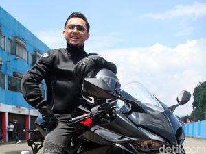 Motoran Buat Omesh Bikin Lebih Dekat ke Tuhan Meski Dihadapkan dengan Maut Motoran Buat Omesh Bikin Lebih Dekat ke Tuhan Meski Dihadapkan dengan Maut