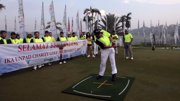Ketua BPK Buka Charity Golf Tournament IKA Unpad