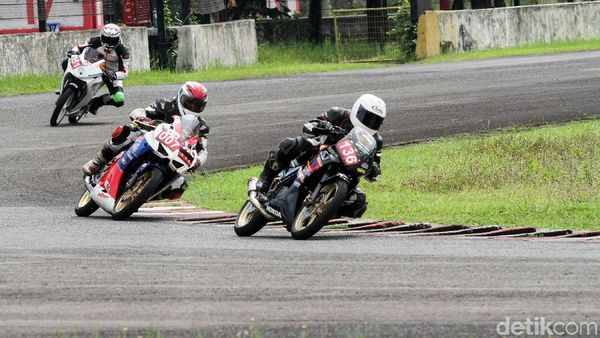 Honda CBR Adu Kencang di Sentul