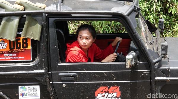 Aksi Offroader Perempuan di Hari Kartini