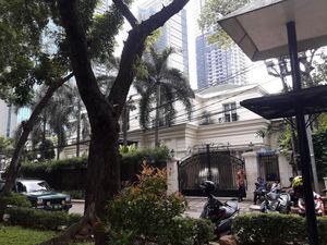 Beda dengan Rumah Prabowo, Tak Ada Karangan Bunga di Kediaman Sandiaga