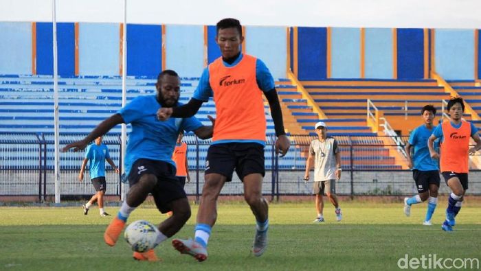 Anis Nabar berlatih bersama Persela Lamongan. (Foto: Eko Sudjarwo/detikSport) Anis Nabar berlatih bersama Persela Lamongan. (Foto: Eko Sudjarwo/detikSport)