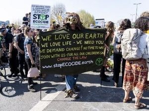 Demo Terkait Lingkungan di London Berlanjut, 718 Orang Ditangkap