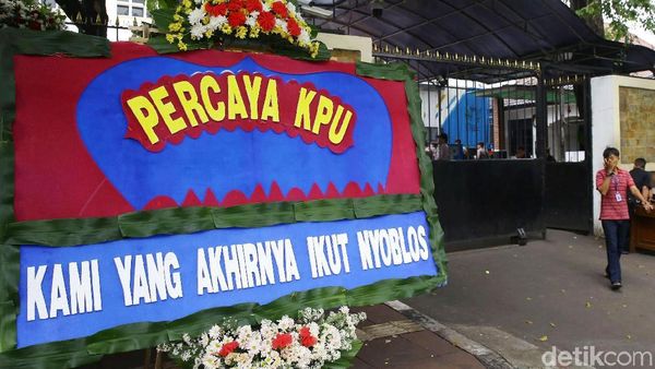 KPU Banjir Karangan Bunga Dukungan