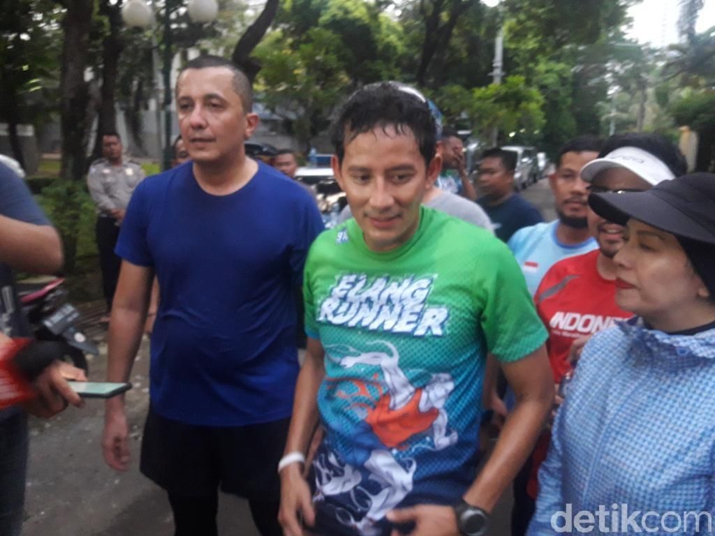 Nekat Lari Tanpa Masker, Sandiaga Uno Mengaku Kena Infeksi Gara-gara Polusi Nekat Lari Tanpa Masker, Sandiaga Uno Mengaku Kena Infeksi Gara-gara Polusi