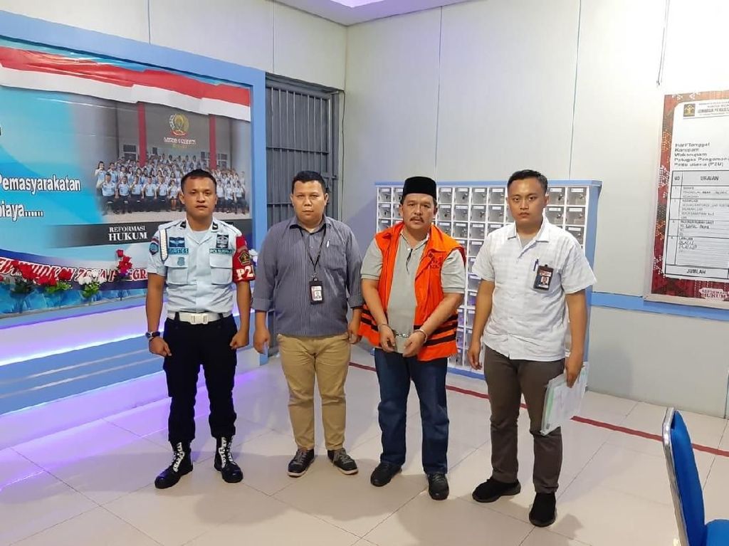 Vonis Inkrah, KPK Eksekusi Bupati Labuhanbatu ke Lapas Tanjung Gusta Vonis Inkrah, KPK Eksekusi Bupati Labuhanbatu ke Lapas Tanjung Gusta