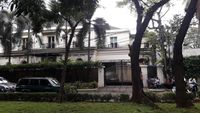 Foto: Tak Ada Karangan Bunga di Rumah Sandiaga