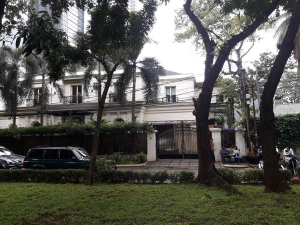 Foto: Tak Ada Karangan Bunga di Rumah Sandiaga