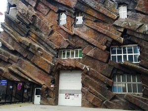 Ada yang Minat Tinggal di Rumah-rumah Aneh Ini?