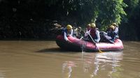 Aksi Bersih-bersih Sungai Ciliwung