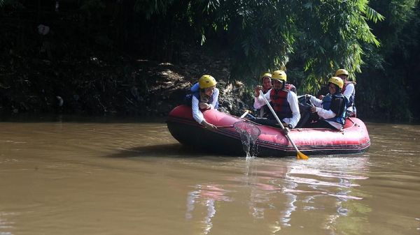 Aksi Bersih-bersih Sungai Ciliwung