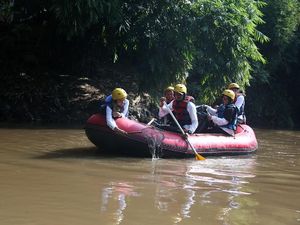 Aksi Bersih-bersih Sungai Ciliwung