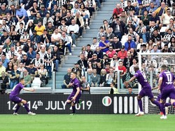 Juventus tertinggal lebih dulu dalam laga yang berlangsung di Allianz Stadium, Sabtu (20/4/2019) malam WIB. Fiorentina berhasil melesakkan gol lewat Nikola Milenkovic di menit keenam. (Foto: Massimo Pinca/Reuters)