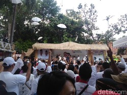 Relawan Jokowi Syukuran di Rumah Aspirasi, Ruhut Sitompul Imbau Tetap Waspada