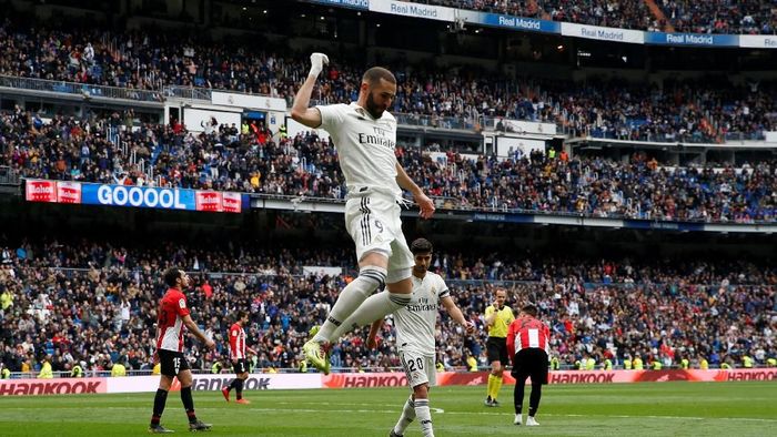 Karim Benzema mencetak hat-trik untuk mengantar REal Madrid mengalahkan Athletic Bilbao (REUTERS/Susana Vera)
