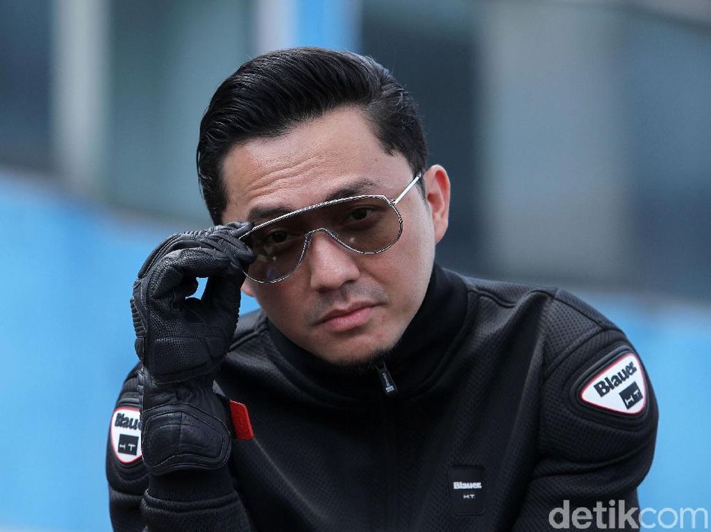 Tantangan Omesh Didik Putri Sulung yang Beranjak Dewasa Tantangan Omesh Didik Putri Sulung yang Beranjak Dewasa