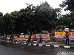 Video: Mommy Syantik hingga Relawan Jokowi Kirim Bunga ke Istana