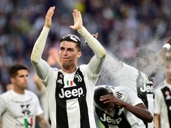 Ini menjadi gelar liga ketiga Ronaldo di tempat yang berbeda, setelah sebelumnya menang di Premier League dan LaLiga. (Foto: Massimo Pinca/Reuters)