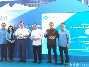 Luhut hingga Budi Karya Resmi Luncurkan Taksi Listrik Pertama RI