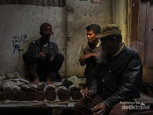 Hiruk Pikuk Penjual Tembakau Tradisional di Gowa