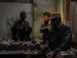 Hiruk Pikuk Penjual Tembakau Tradisional di Gowa