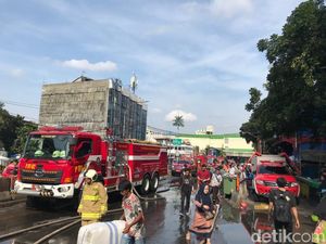 Penampakan Hiruk Pikuk Kebakaran Blok C Tanah Abang