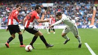 Madrid mencoba mencetak gol dari tendangan Marcelo di menit ke-13 dan 14. Namun kedua sepakan itu masih gagal merobek gawang Bilbao. Denis Doyle/Getty Images.