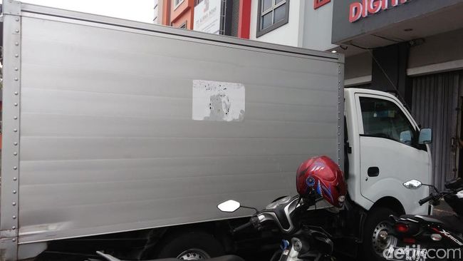 Berita Pengakuan Pegawai Digital Print Soal Mobil Berstiker KPU yang Viral Minggu 16 Juni 2019 Berita Pengakuan Pegawai Digital Print Soal Mobil Berstiker KPU yang Viral Minggu 16 Juni 2019