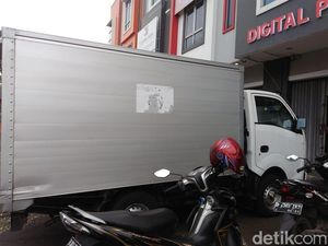 Stiker KPU Jadi Dasar Curiga Kecurangan, Ternyata untuk Hindari Preman Stiker KPU Jadi Dasar Curiga Kecurangan, Ternyata untuk Hindari Preman