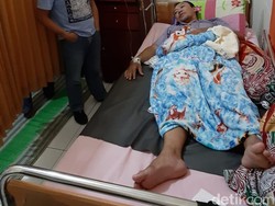 Diduga Kelelahan Hitung Suara, Petugas PPK di Jember Pingsan
