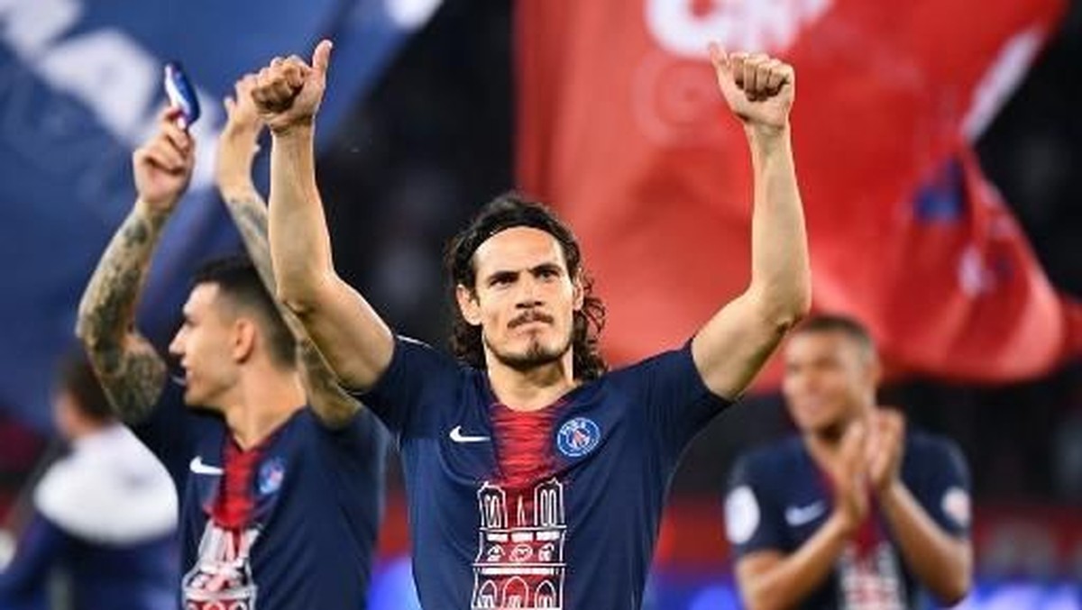 Edinson Cavani kabarnya sudah pamitan untuk hengkang dari Paris Saint-Germain. (Foto: FRANCK FIFE / AFP)
