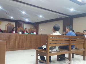 Kasus Dagang Perkara, 2 Hakim PN Jaksel Didakwa Terima Suap Ratusan Juta Kasus Dagang Perkara, 2 Hakim PN Jaksel Didakwa Terima Suap Ratusan Juta