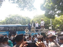 Demo di KPU, Massa Minta Warga Percaya Proses Rekapitulasi