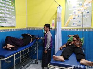 Dua Petugas PPS Lamongan Pingsan Saat Rekapitulasi Dua Petugas PPS Lamongan Pingsan Saat Rekapitulasi