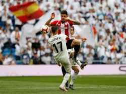 Tertinggal dua poin membuat Bilbao berupaya mengejar ketertinggalan. Namun peluang demi peluang belum dapat menambah poin untuk tim tamu. Susana Vera/Reuters.