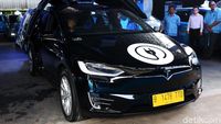 Melihat Tesla X 75D, Taksi Mewah Silverbird
