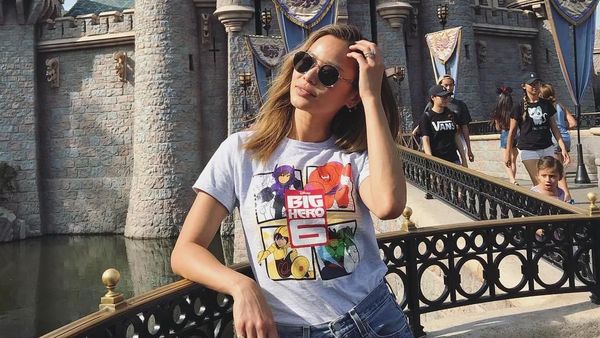 Foto: Gaya Liburannya Si Seksi Jamie Chung