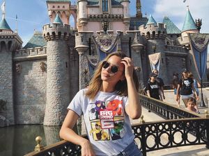 Foto: Gaya Liburannya Si Seksi Jamie Chung