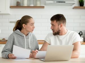 Suami Sering Berutang, Tapi Tidak Jelas Uangnya untuk Apa Suami Sering Berutang, Tapi Tidak Jelas Uangnya untuk Apa