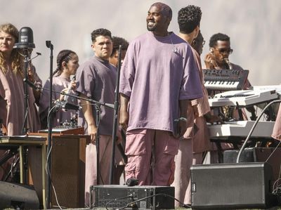 Penampilan Sunday Service Kanye West di Coachella