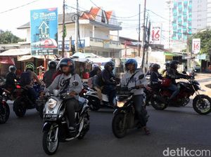 Semrawutnya Lalu Lintas di Perempatan Caman