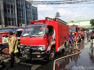 Kejar-kejaran dengan Polisi, Pencuri Mobil Damkar Ditangkap di Sawah Besar
