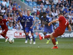 James Milner maju menjadi eksekutor, sukses menaklukkan Etheridge. Reuters/Carl Recine.