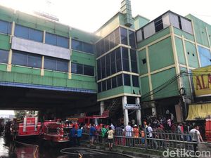 Kebakaran Blok C Tanah Abang Mulai Padam, Asap Sudah Tak Terlihat